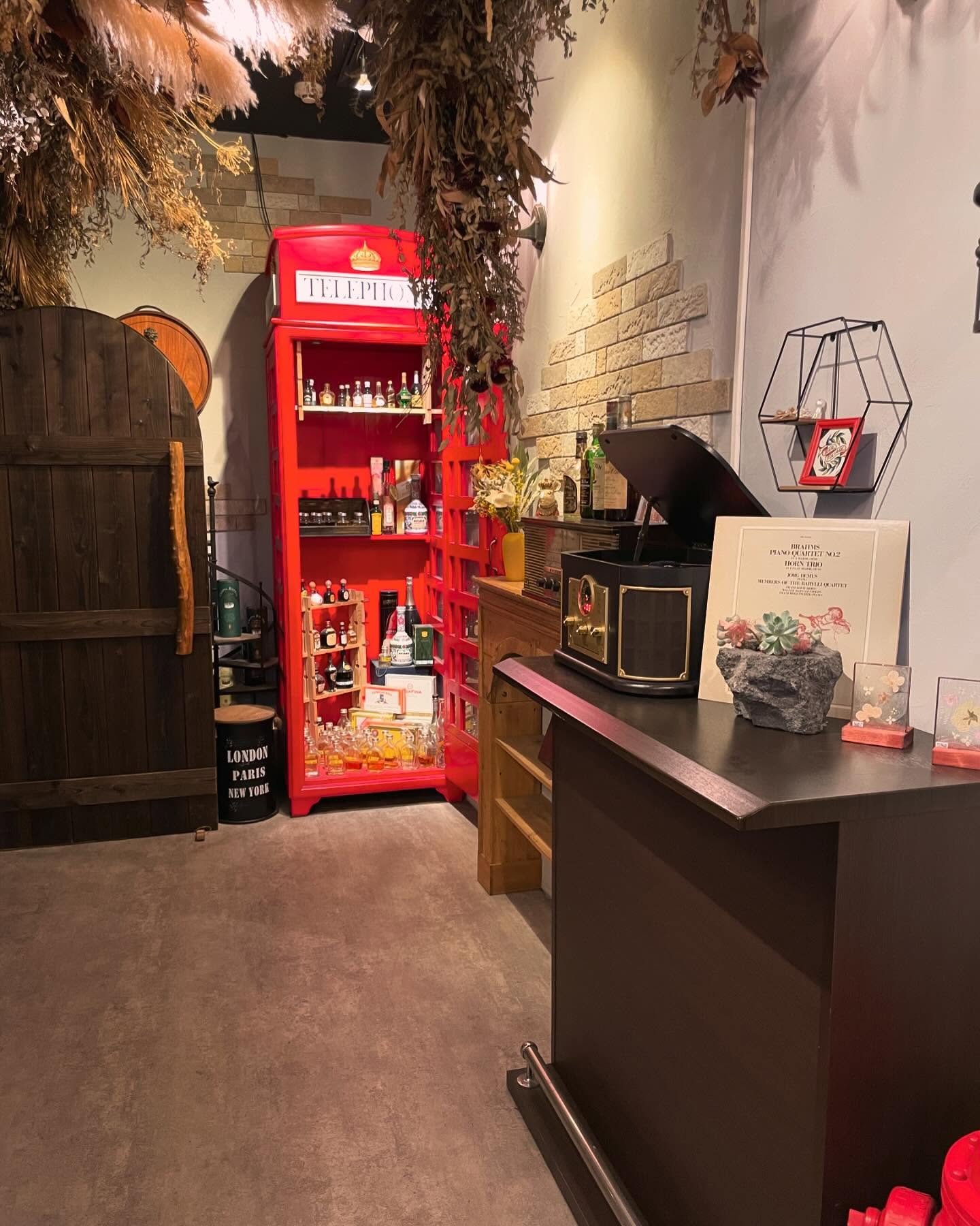 BAR FOLIAGE の店内 1