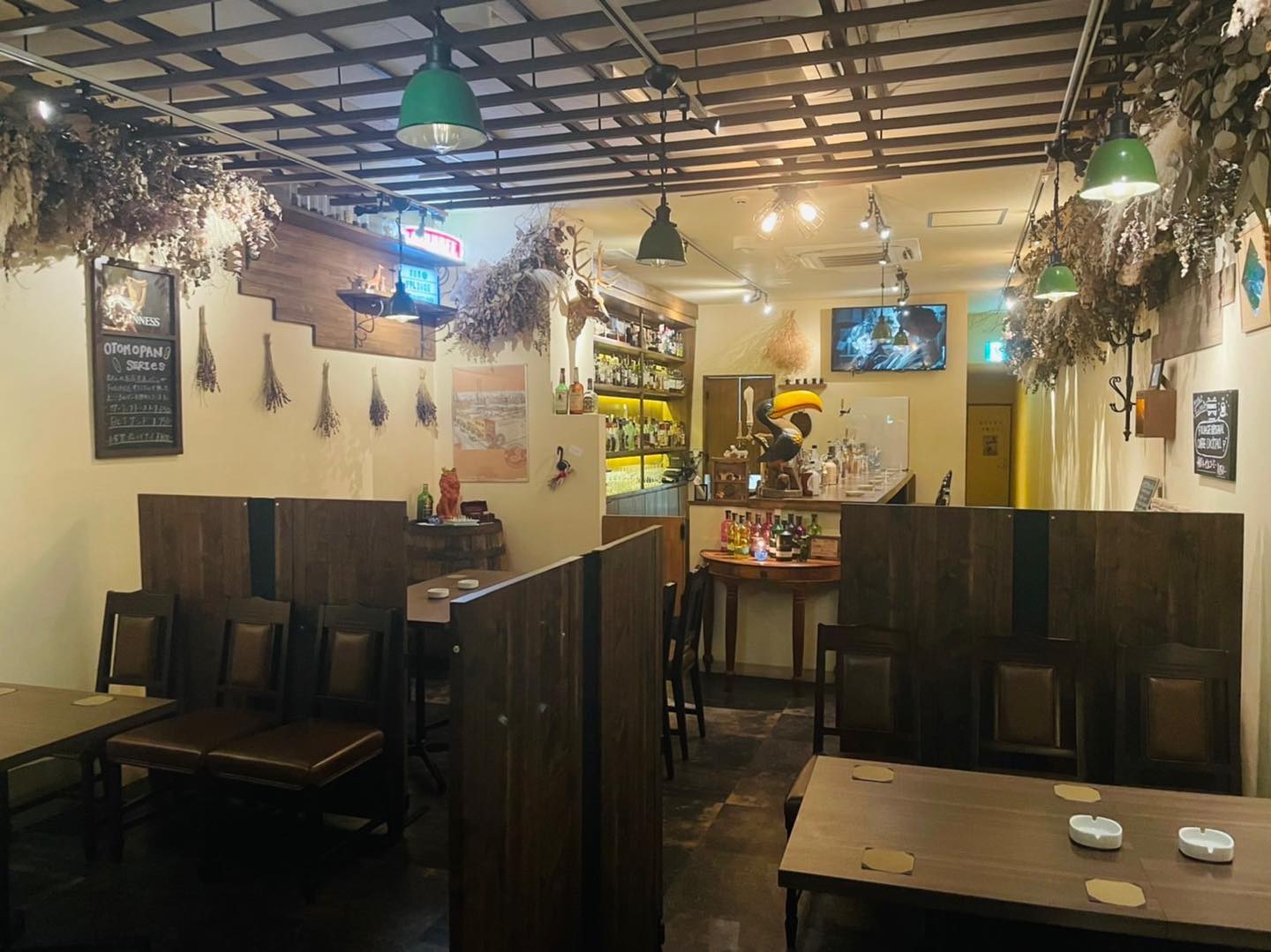 BAR FOLIAGE の店内 19